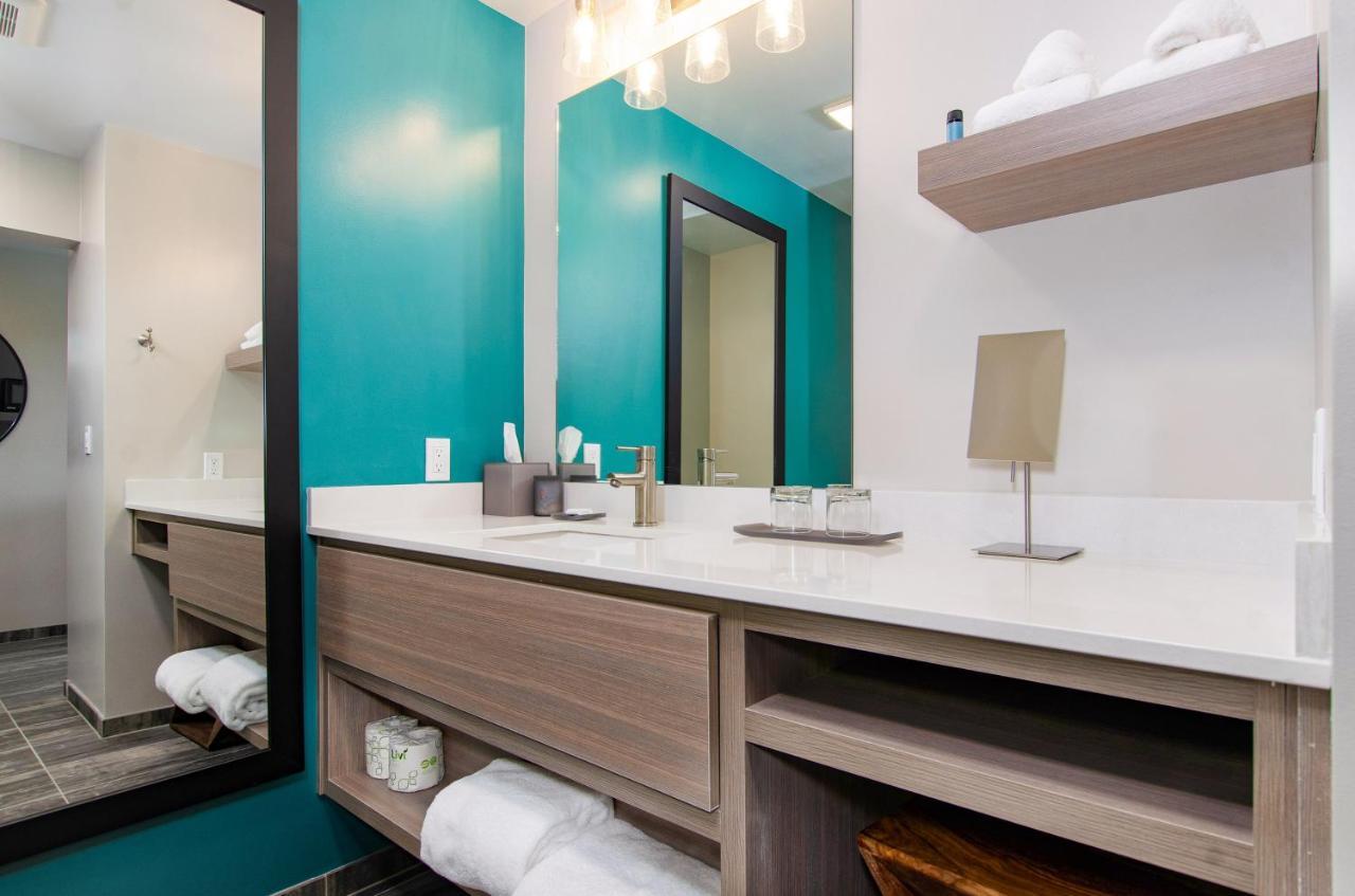 The Independence Hotel 외부 사진